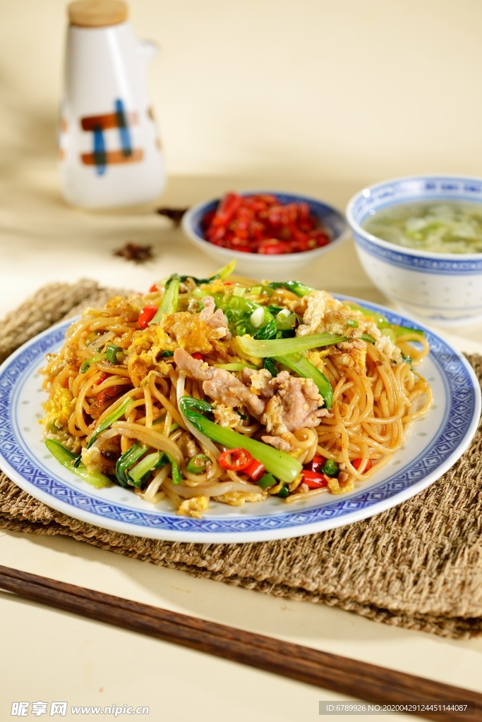 鸡蛋肉丝炒粉