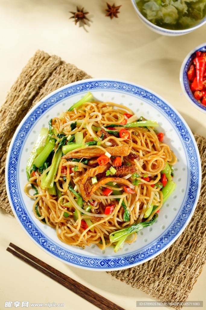 青菜肉丝鸡蛋炒粉