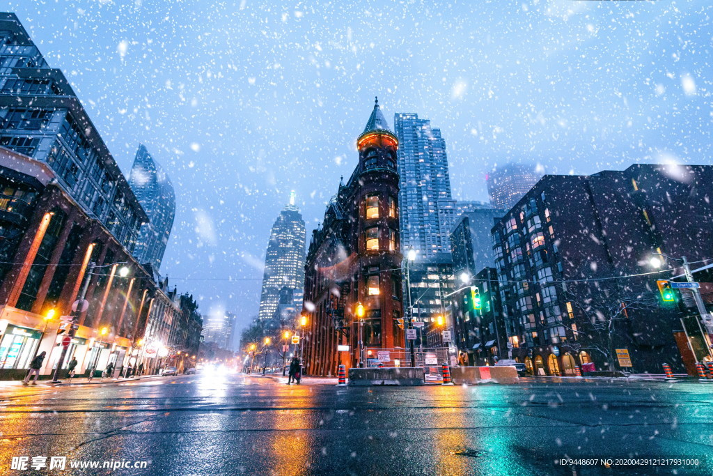 城市下雪唯美夜景图片