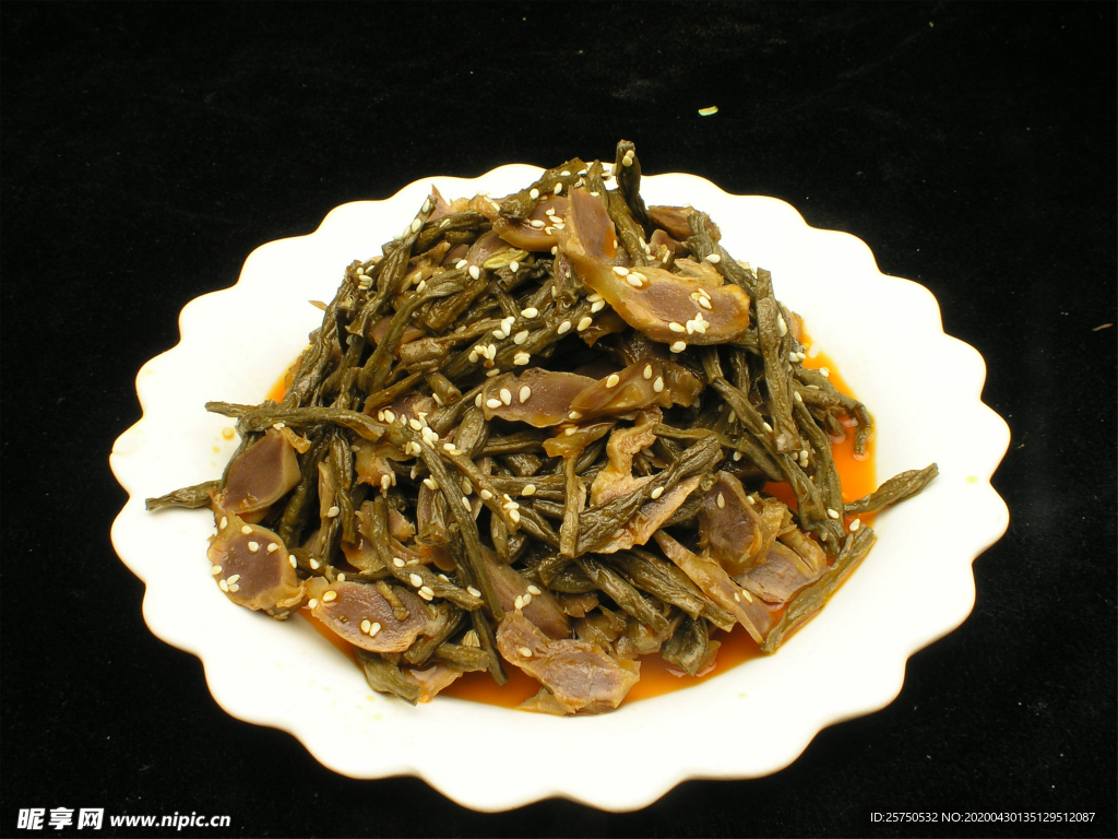 干虹豆拌鸡胗