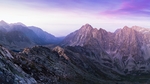 紫色山背景
