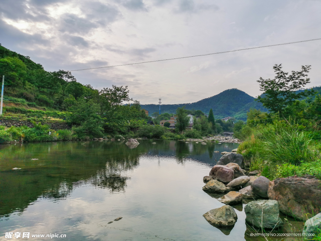 山里的小河