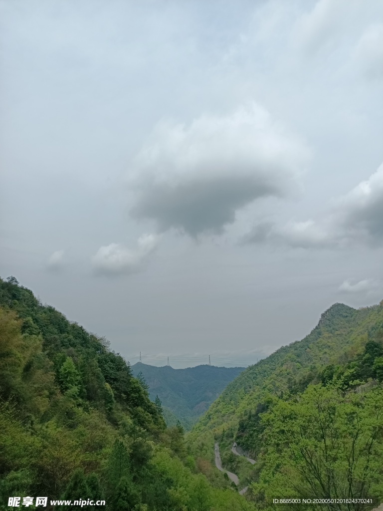 蜿蜒山路