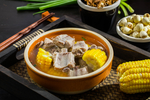 玉米炖排骨