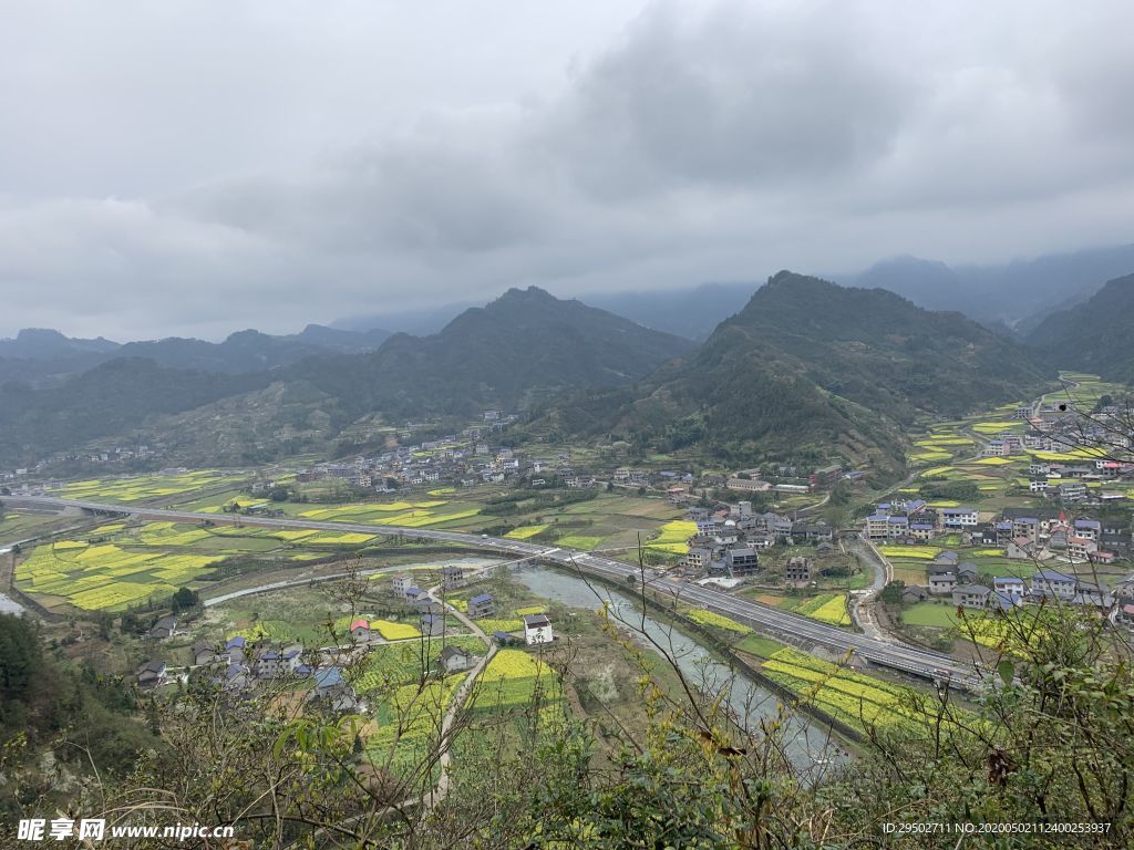 俯瞰小山村