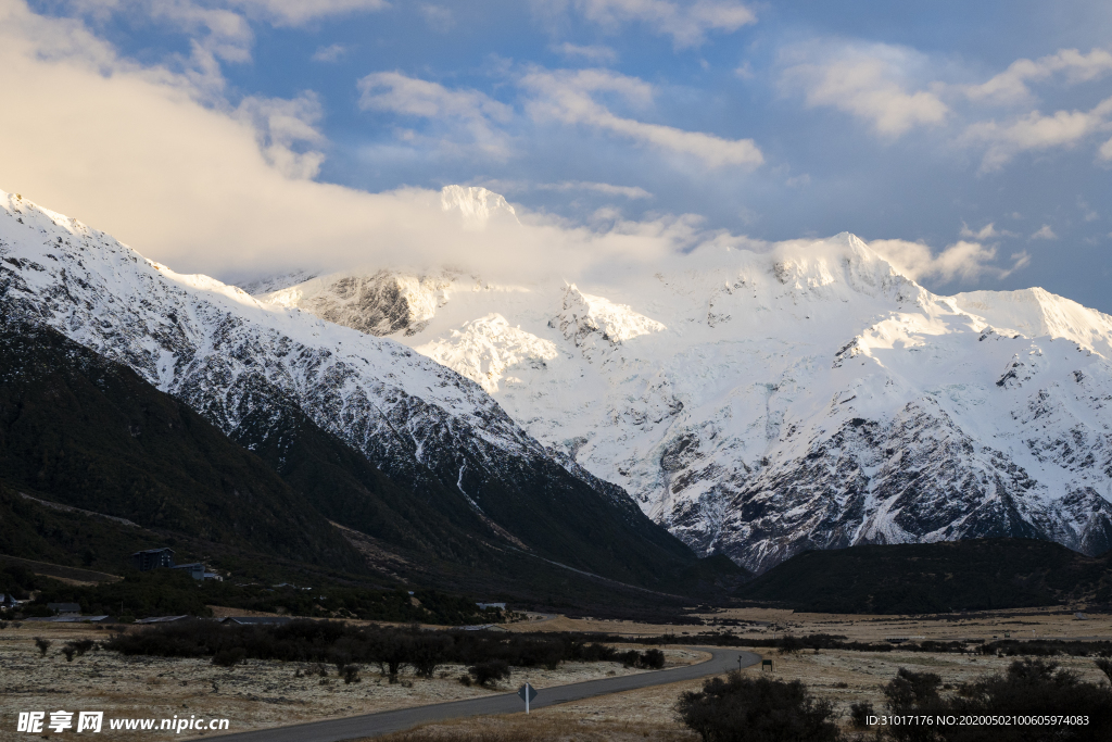 库克山的雪山早晨