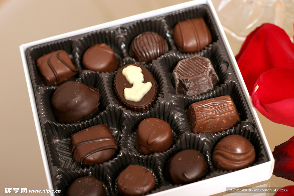 心形巧克力美味可口图片