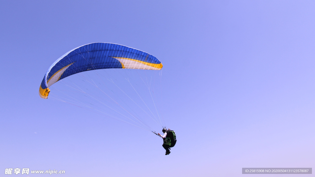 滑翔伞跳伞飞行图片