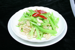 鲜桃仁炒芥兰