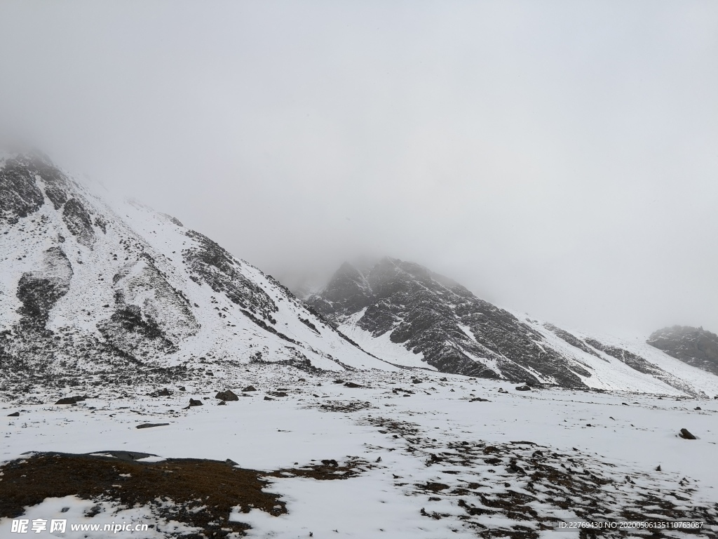 岗什卡雪峰