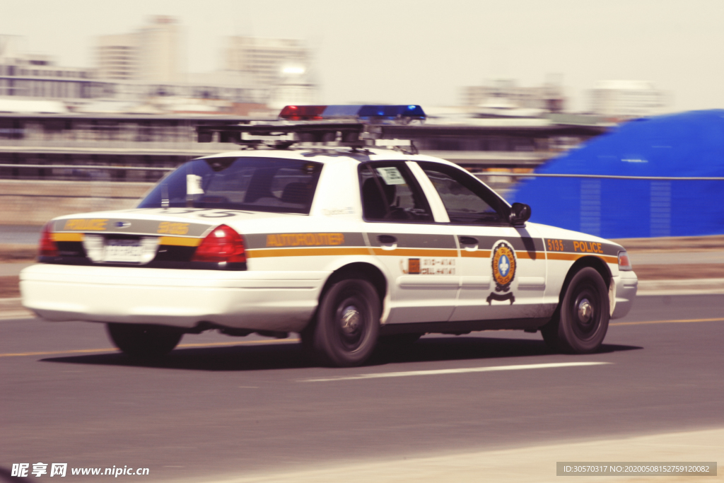 警车