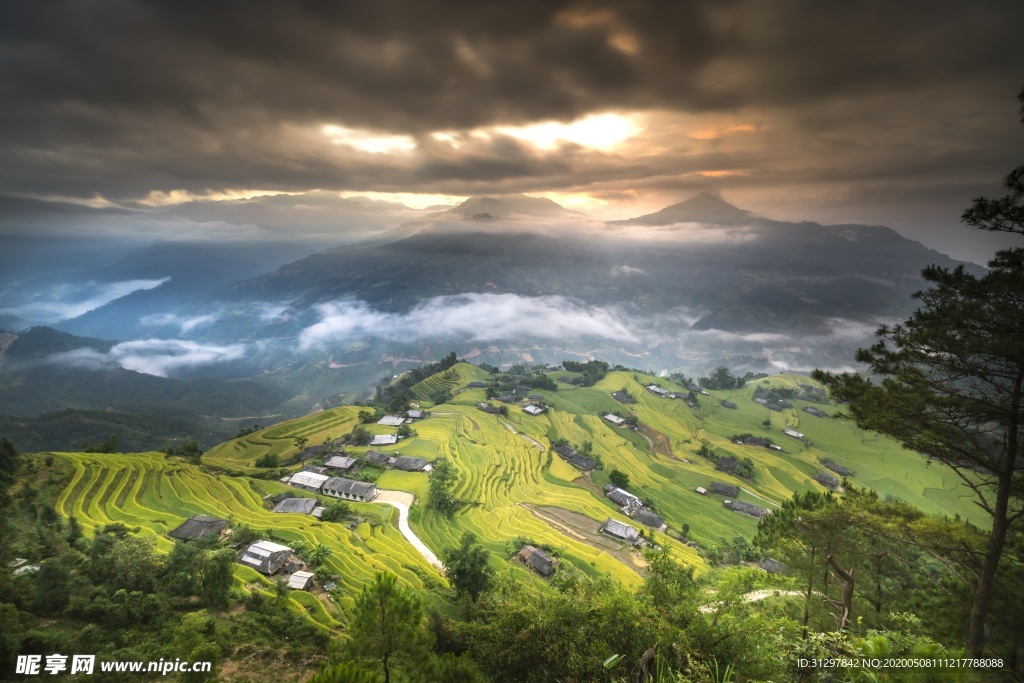 村庄全貌美景