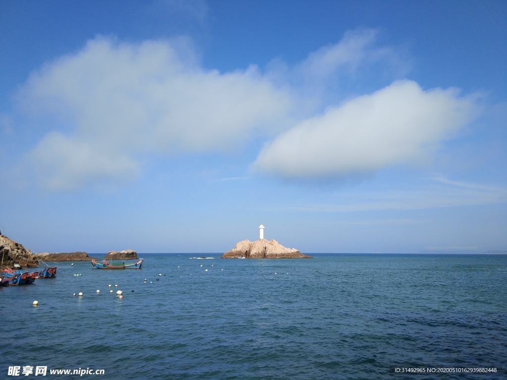 海岛灯塔