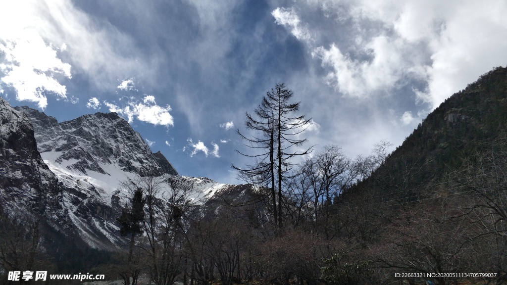 毕棚沟雪山