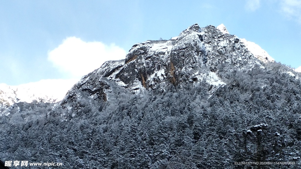 毕棚沟雪山