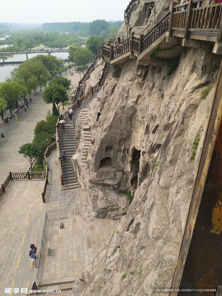 龙门石窟