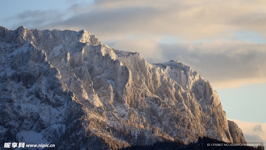 雪山晚景