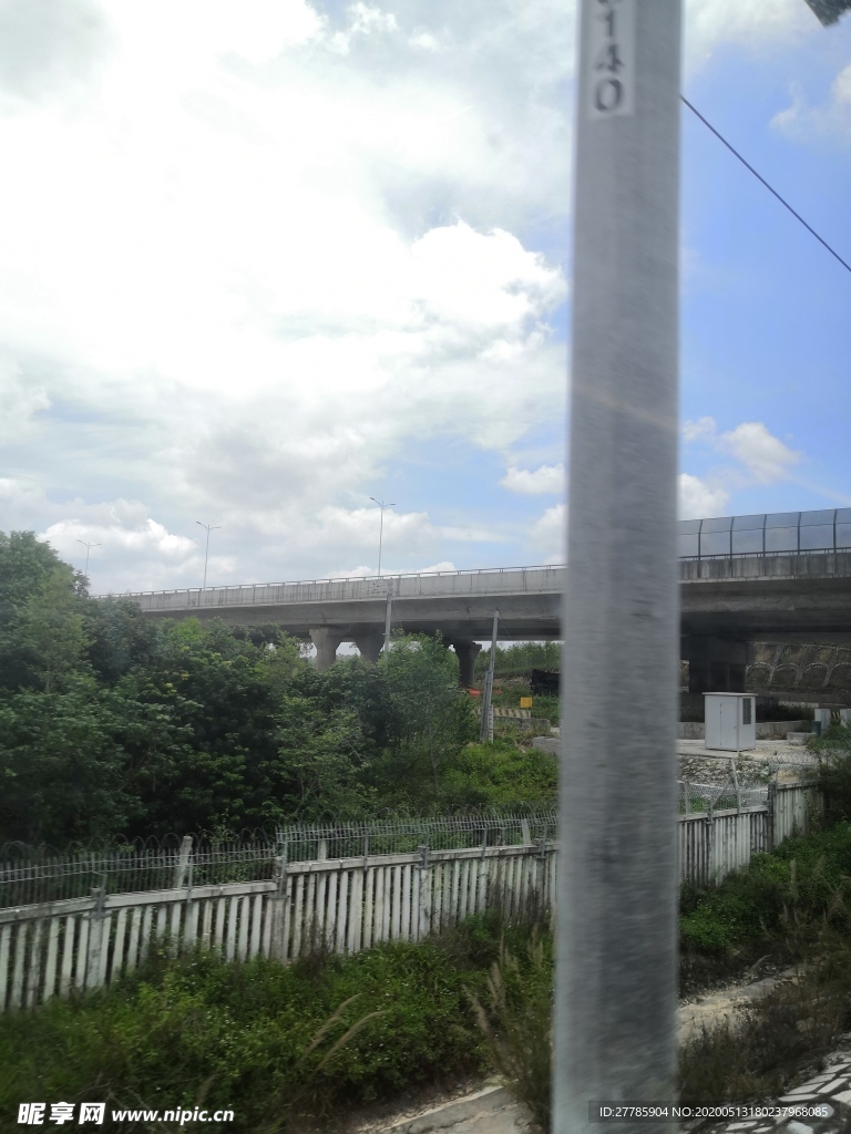 高速公路蓝天