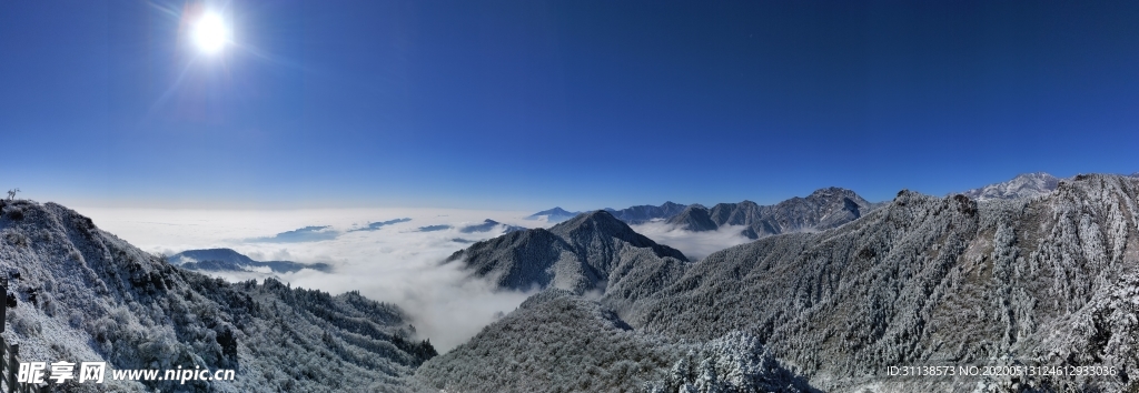 延绵山脉全景