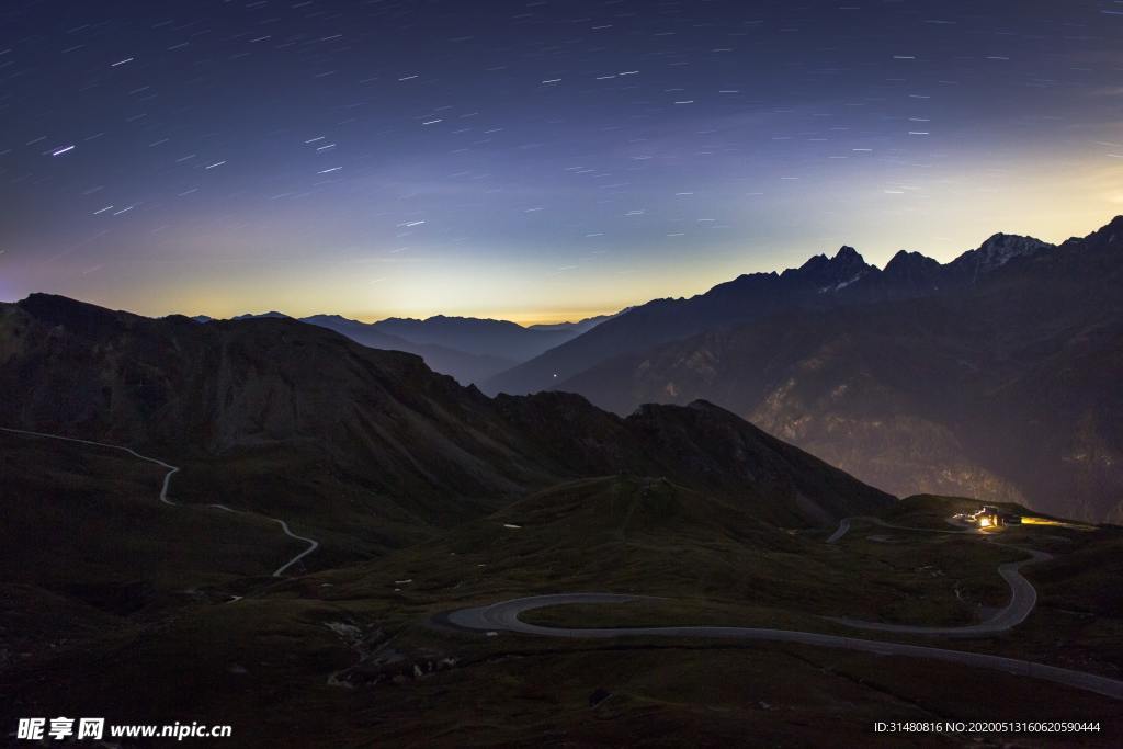 山水夜景