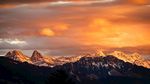 山峦夕阳