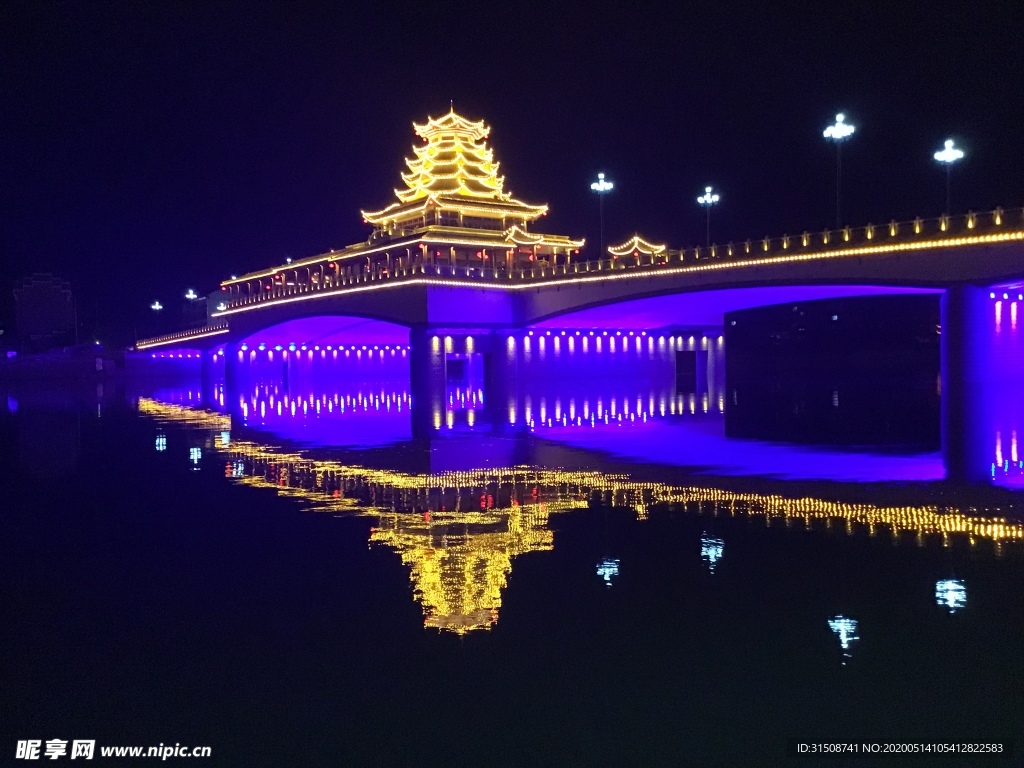 风雨桥夜景