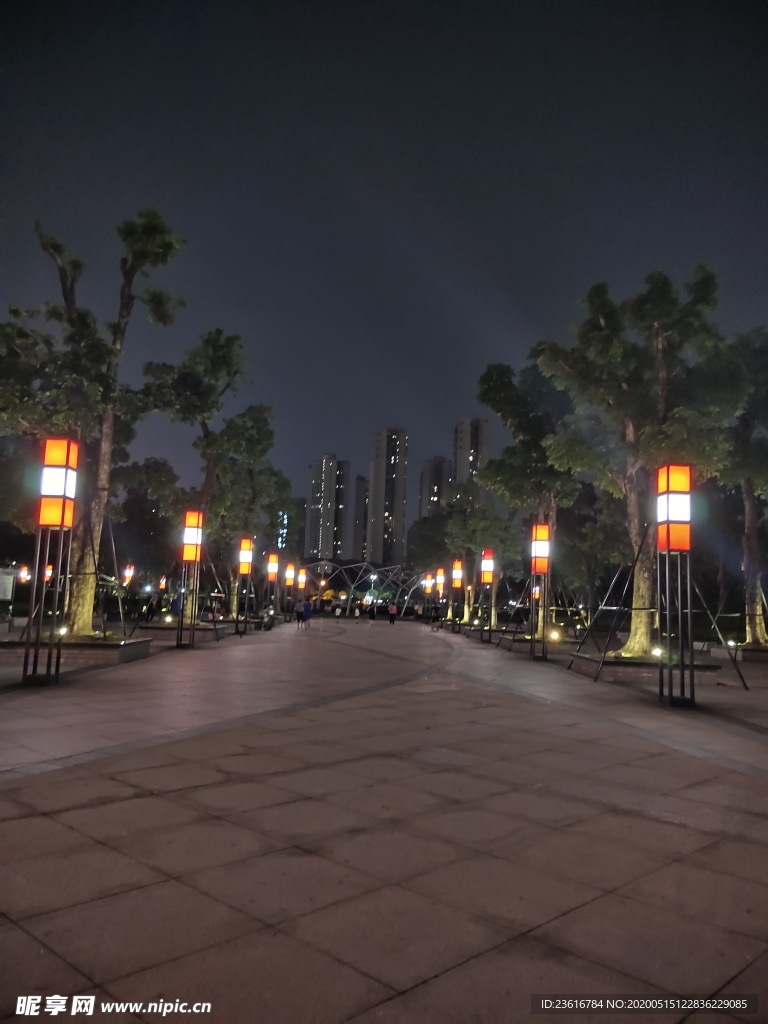 夜灯长廊