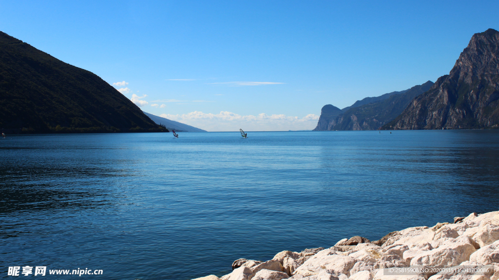 加尔达湖风景图片