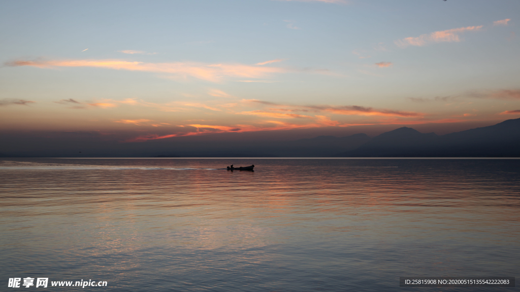 加尔达湖风景图片