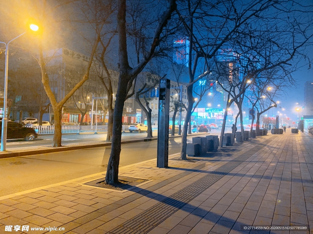 城市道路夜景