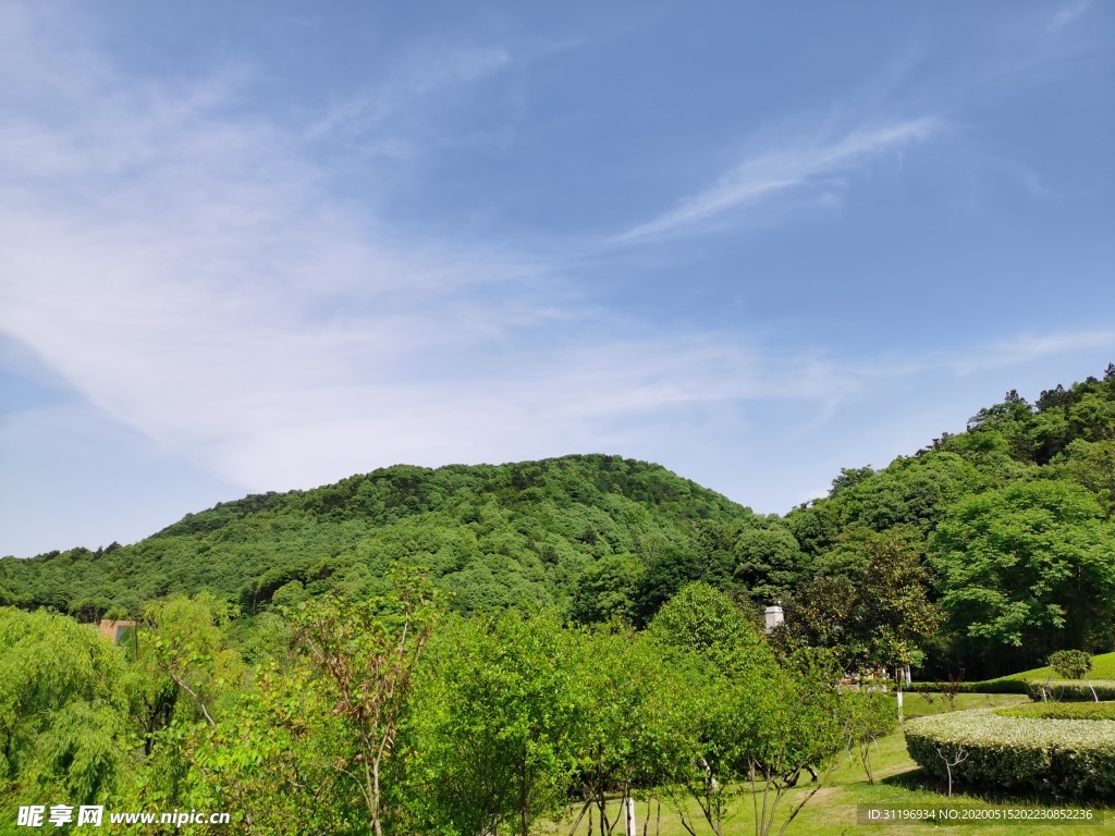 爬山 蓝天