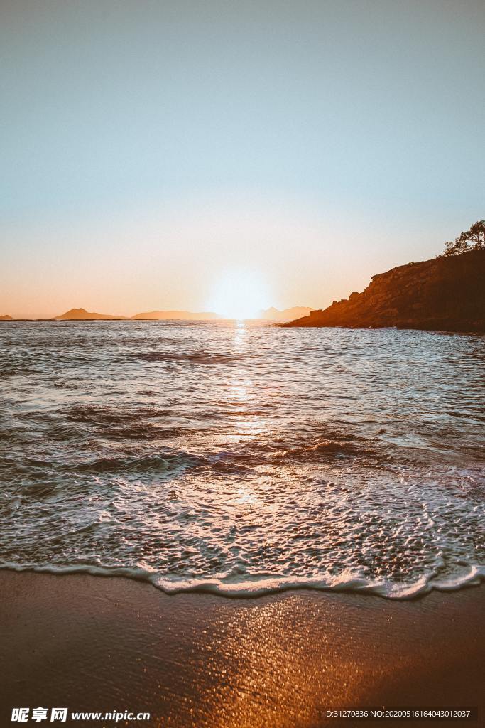 海上日出