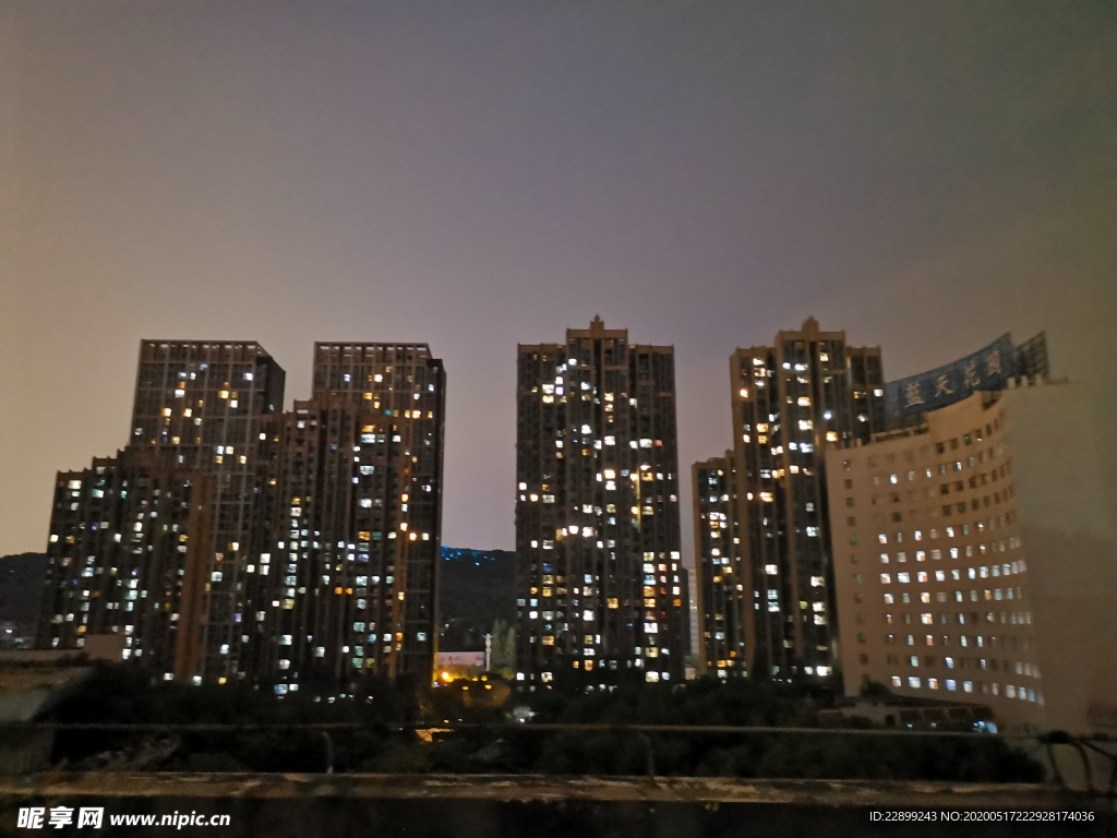 居民楼建筑夜景