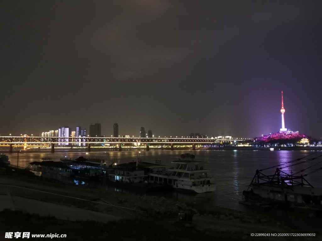 武汉市长江大桥与龟山电视塔