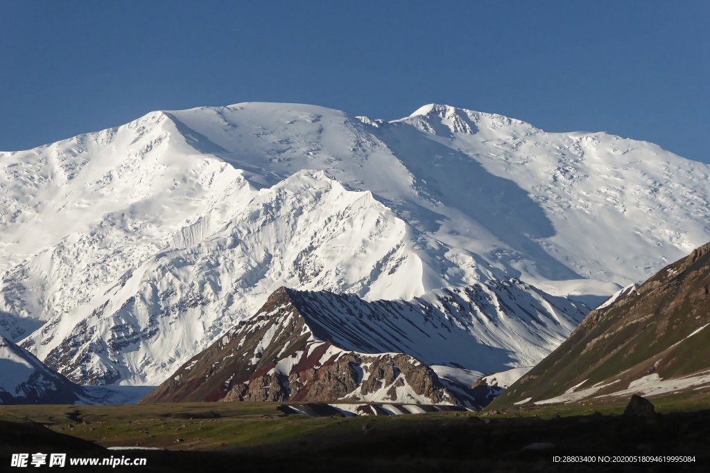 山水 雪山 天空