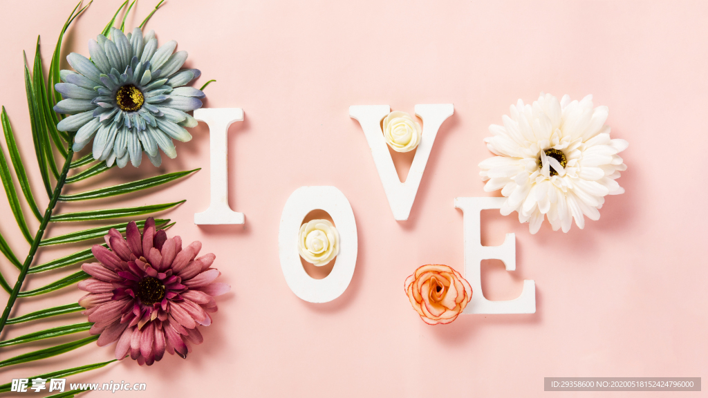 LOVE字母与花朵