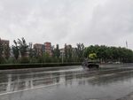 保定雨中的东三环