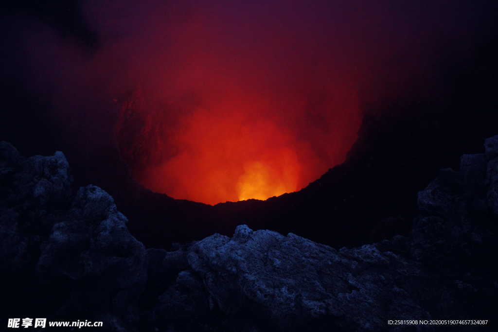 火山熔岩熔浆图片