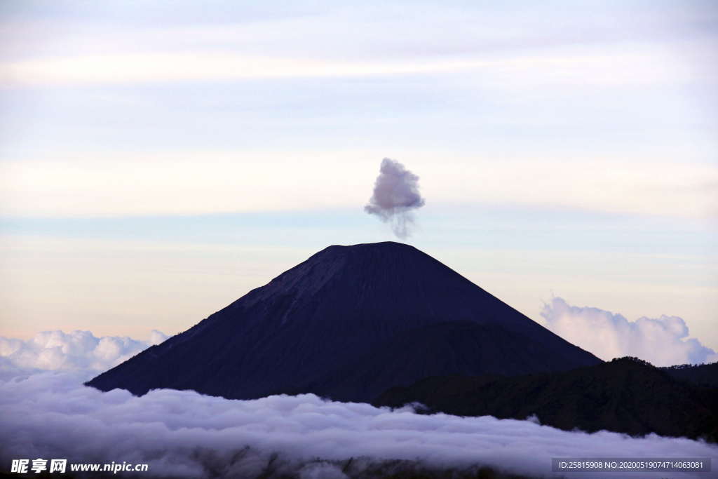 火山熔岩熔浆图片