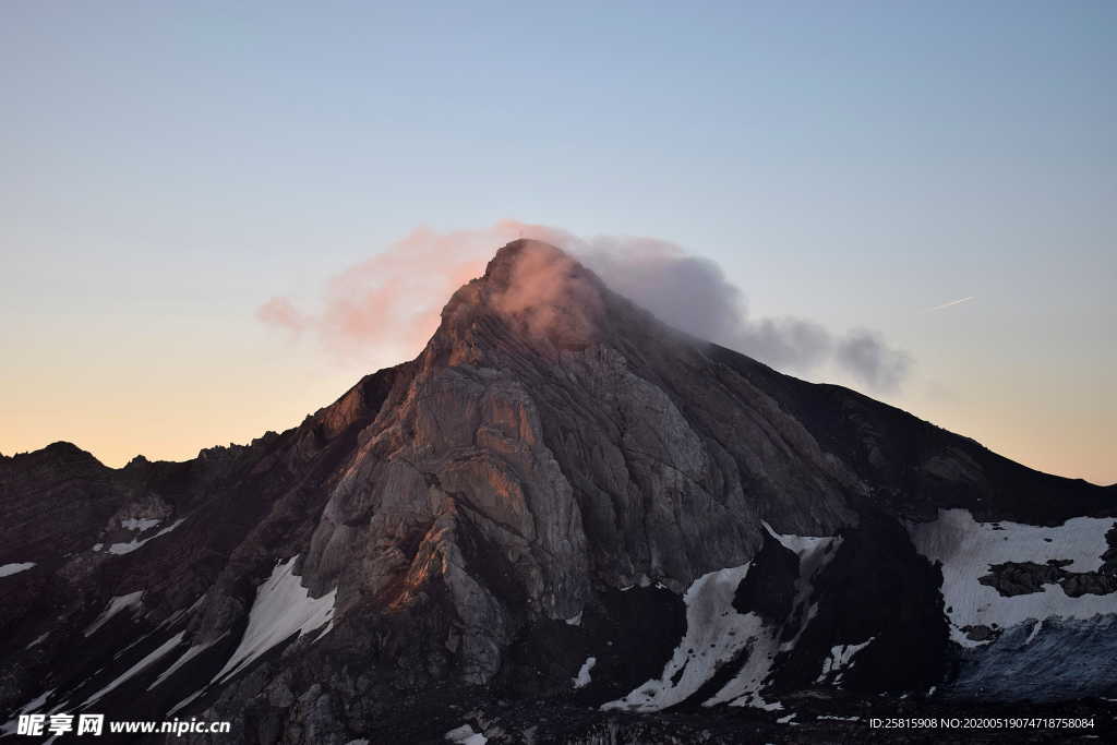 火山熔岩熔浆图片