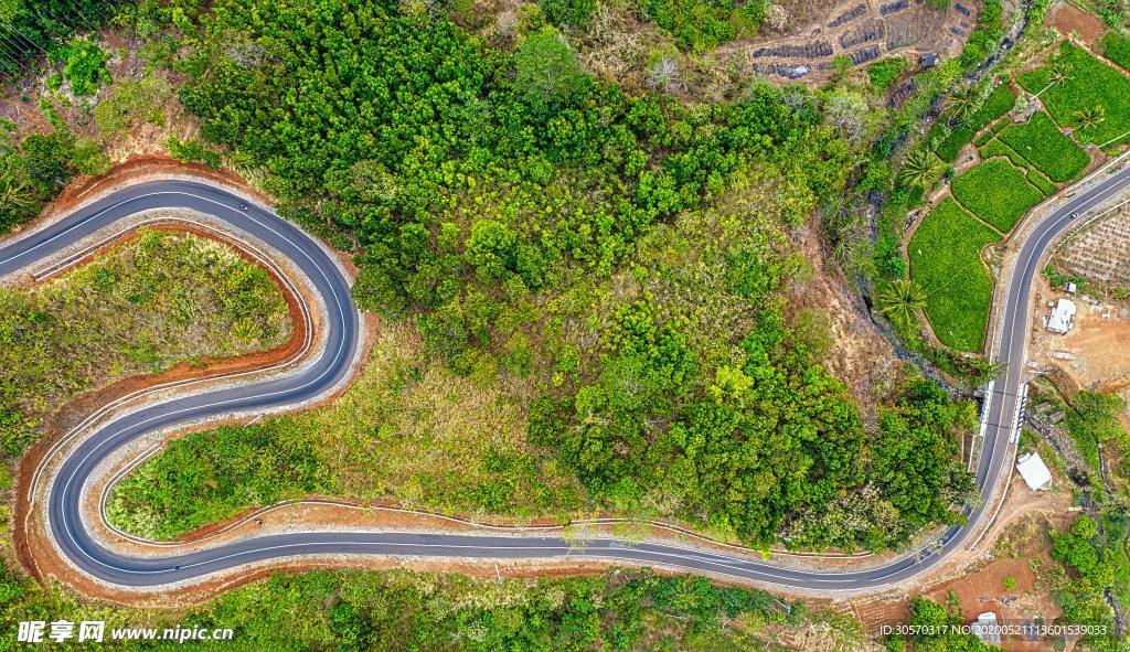 蜿蜒道路