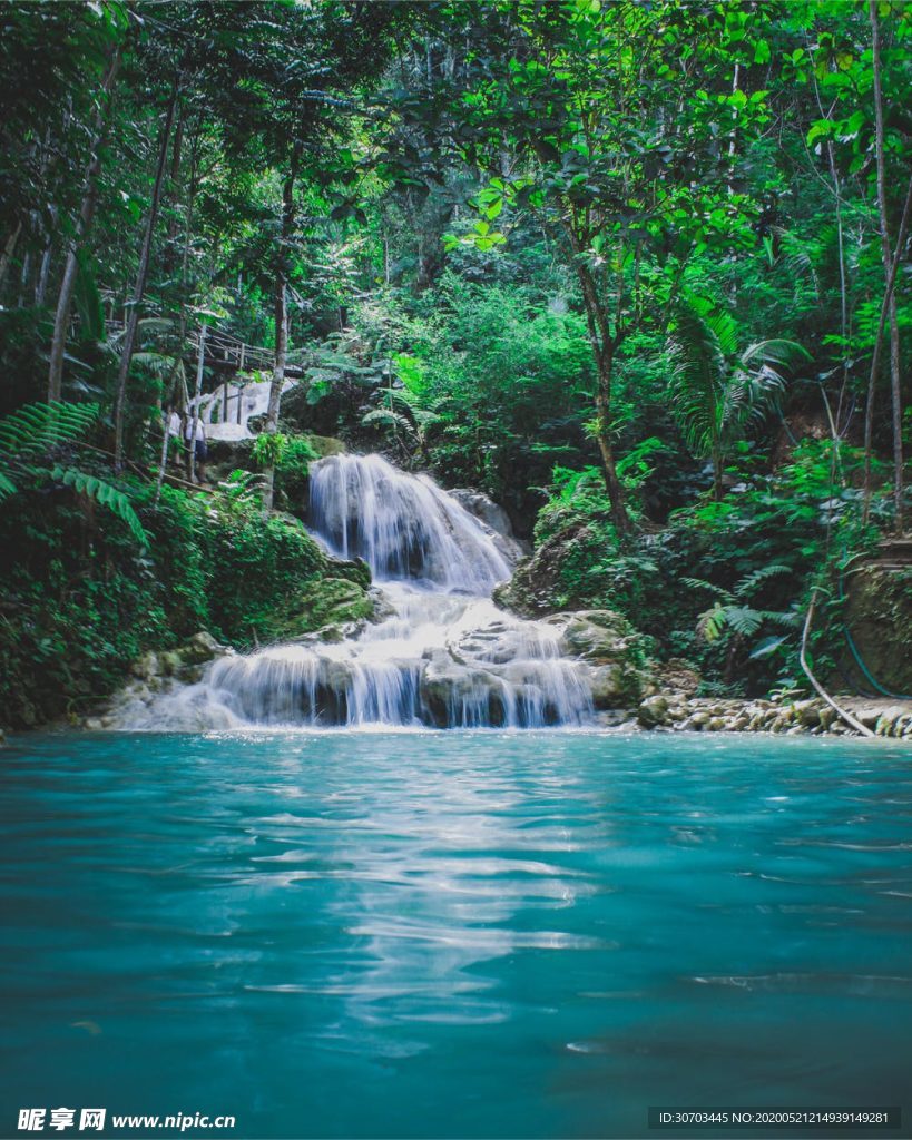 溪水