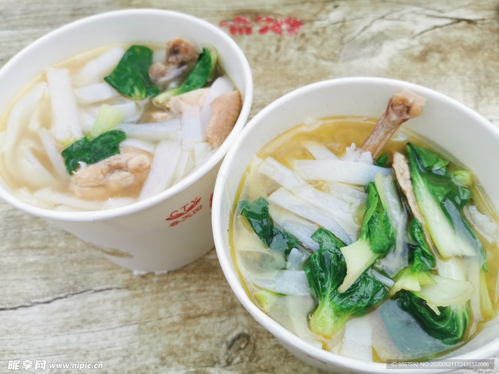 鸡汤粉色煲