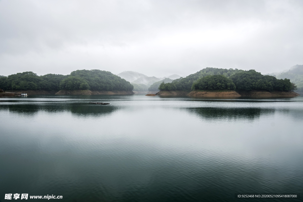 山水倒影