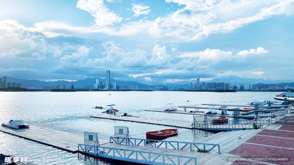 晴朗的海面