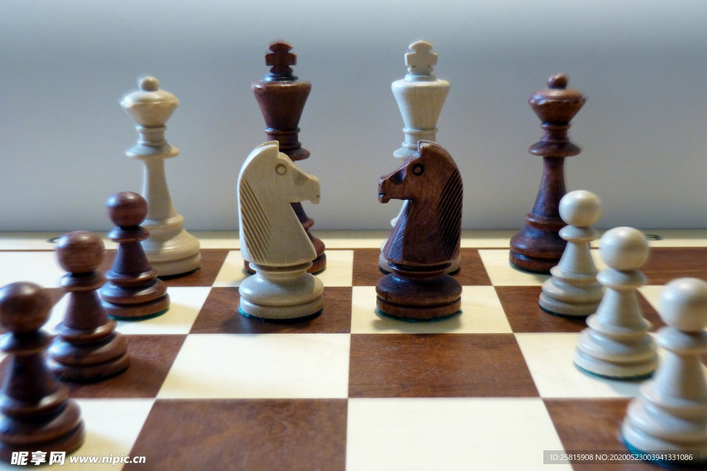 国际象棋博弈图片