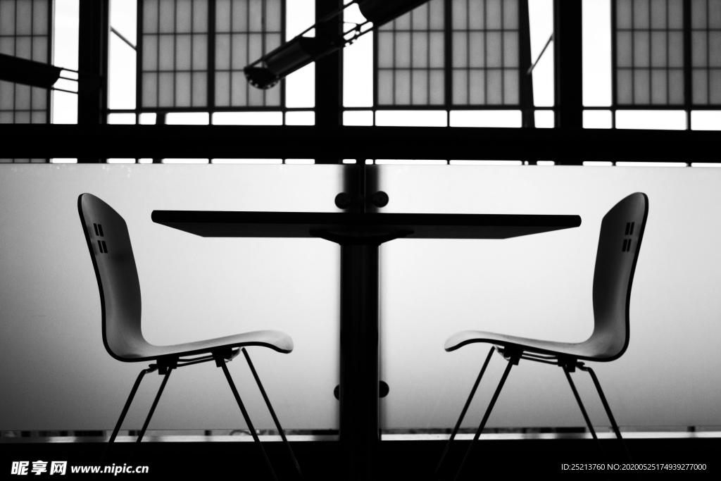 黑白餐馆座椅摄影背景图