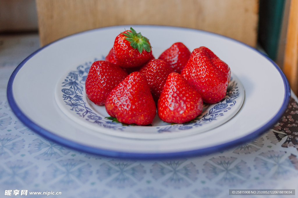 草莓浆果莓果果汁图片