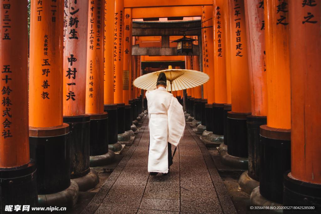 日式寺庙僧侣柱子背景素材