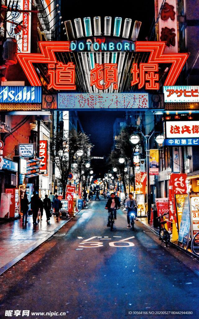 日式街头繁华灯光城市背景素材